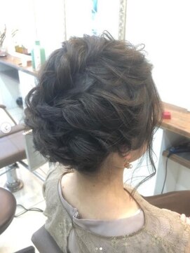 ノブ ルヴェ デュ ソレイユ(NOB lever du soleil) 〈NOB日ノ出町〉ヘアセットシニヨン編み込みフィッシュボーン