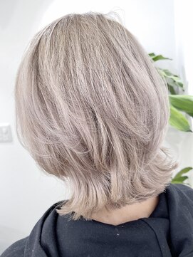 ドレ(DORE) ホワイトアッシュ【ブリーチ、外ハネウルフ】