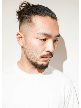 リーブラウン(Re:BROWN) マンバンヘアかき上げヘアフェードサイドグラデーション