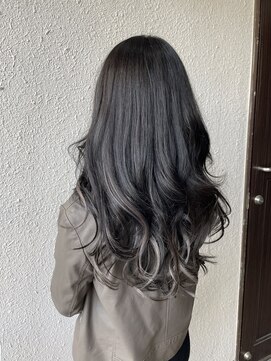 ディー エメ(D-aimer-) ハードグレージュにグラデーションハイライト風のエクステ