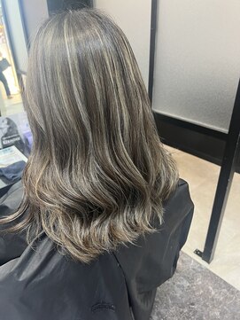 モノ アンド イニ(Mono & inni) ハイライト