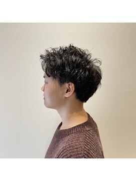 ダーチャ(Datsche) メンズカット パーマ風アイロンスタイリング