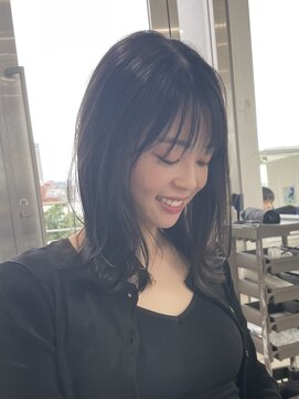 エアー 青山(AIR) ミディアムレイヤー/外ハネ/くびれミディアム