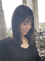 エアー 青山(AIR) ミディアムレイヤー/外ハネ/くびれミディアム