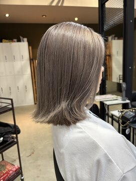 フリーダム マティーニ 姫路駅前店(freedom martini) シルバーグレージュ