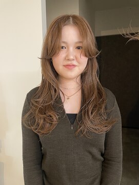 ベージュブラウンとロングレイヤー/松葉優