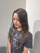 扱いやすいレイヤーカットと、髪をいたわるナノアミノカラー