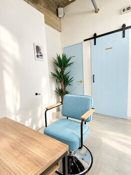 オリノ(OLINO)の写真/3席だけの落ち着いた空間。大型店が苦手な方にもゆったり過ごせる少人数サロン