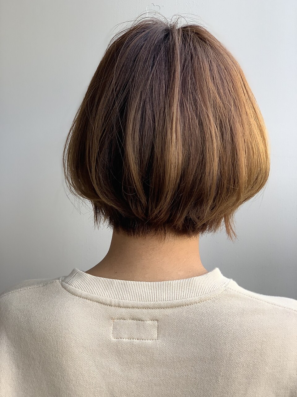 小顔ショートボブ&ラフな束感：L049553492｜ブラウヘアアンド