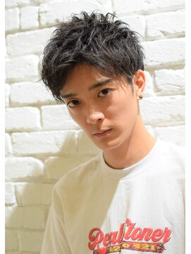 クオンヒール(QUON HEAL) 刈り上げピンパーマアップバング  r