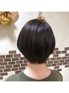 エムズキュラティフ(e'mZ Curatif) マッシュ　ショートヘア