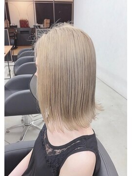 ユッカ エハ 豊中(YUCCA eha) 【eha Miki】外ハネ/ブリーチ/ベージュ