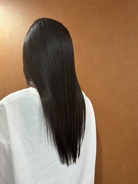 クネア(kunea) 湿気対策にナチュラルストレート/アッシュブラック