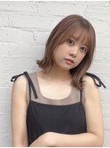 ぱつっとミディアムボブ