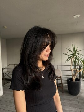 リバレッジ 広尾(Leverage) 大人海外セミロングレイヤー：Maho Toda