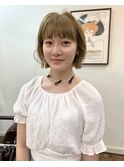 くすみベージュ×ぷつっとボブ