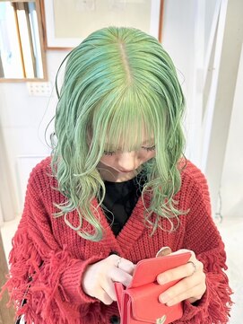 マニア(mania.) エメラルドグリーンハイトーン恐竜カラートリプルカラーブリーチ