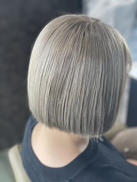 ヘアデザイナーズサロン 三嶋 ベージュ