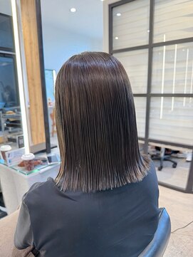 ミンクスプラス 流山おおたかの森(MINX plus) 外ハネ切りっぱなしヘア