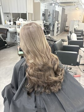 【冬の透明感！ミルクティーベージュ×ブラウン】SAKI