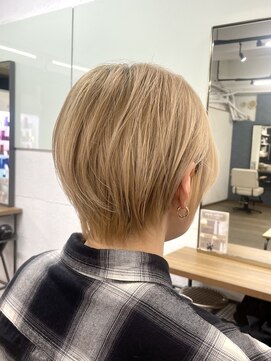 ルアン 上通り(ruen) くびれショート　ハイトーンショート　髪質改善　熊本