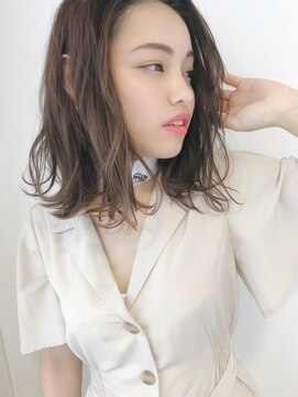 ナトゥーラ 八事店(Natura) 伸ばしかけヘアにも。大人ロブ前髪なしスタイル外はね