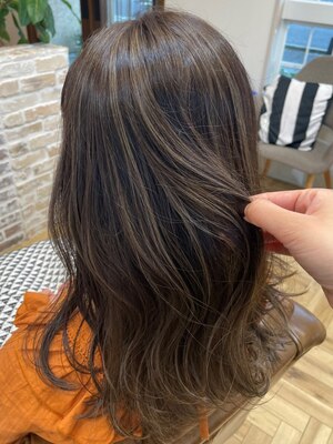 丁寧なカウンセリングで理想の色味に♪トレンド×デザイン力で周りと差がつくヘアカラーを楽しんで◎