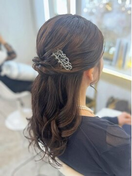 アトリエビューティーアミュ(atelier beauty AmU) 結婚式 二次会 お呼ばれ ハーフアップ×ヘアコムアレンジ