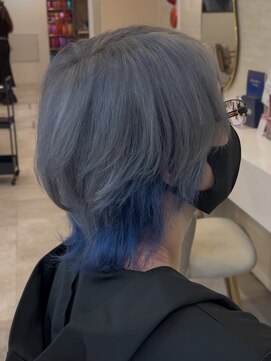 ラビス クローバー(Lovis clover) 寒色系で相性抜群シルバーブルーウルフカット♪あゆむ