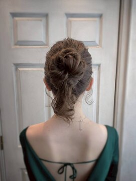 アロマ ヘアー ルーム 新宿3号店(AROMA hair room) 結婚式/二次会/パーティ/お呼ばれ/高めお団子/編み込みアレンジ