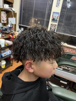 カットハウス コヤマの写真/【キッズパーマはお任せ★】周りと差がつくオシャレ男子に大変身！朝のセットも楽になる似合わせデザイン◎