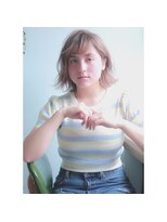 ナチュラルで無造作なエアリーボブ