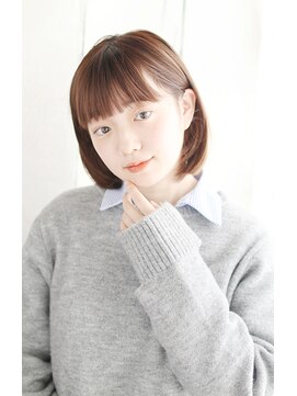 ラクシア(LUXIA) パツっとバングのナチュラルボブスタイル