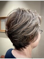 ケンジスマート(KENJE smart)&nbsp;茅ヶ崎白髪ぼかしショートカット。