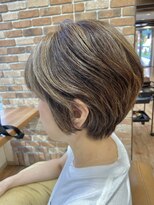 ヴィサージュクルー(VISAGE crew) 白髪を活かしたハイライトデザイン!