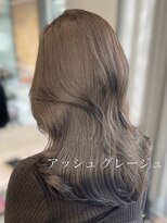 フォンズ(FONS)&nbsp;アッシュグレージュ/くびれヘア/レイヤーカット/透明感カラー