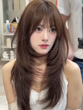 ユニ 原宿(uni) 韓国ヘアロングレイヤーカットミルクティーベージュ前髪カット