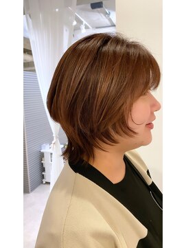 くびれレイヤーショート×柔らかブラウン【EDGE】