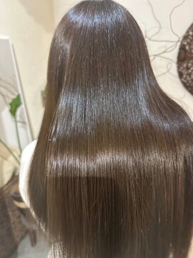 リゴッツ ドゥア プトゥリ(Regottz dua putri) 毎回のカラーで髪質改善オリーブグレー