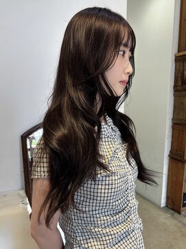 ヘアーアイストゥーレ(HAIR ICI TRE) 秋カラー　ダークブラウン　ブリーチなし　モカブラウン　ロング