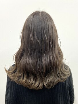 アライブ キチジョウジ(ALIVE Kichijoji) 根本が伸びても気にならないグラデーションカラー