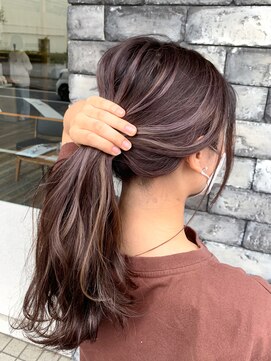 ラヴィエール(LAVIERE by R-EVOLUT) ハイライト白髪ぼかしラベンダーピンクグレージュハイレイヤー柏