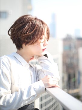 レンジシアオヤマ(RENJISHI AOYAMA) 前髪なしショート 束感ショート マッシュパーマ フェザーバング