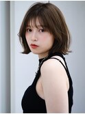 オリーブベージュぱっつんボブアースカラー