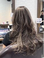 アミーゴ(AMIGO)&nbsp;レイヤーカットとハイライトの組み合わせは抜群