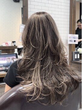 アミーゴ(AMIGO) レイヤーカットとハイライトの組み合わせは抜群