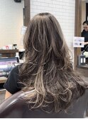 レイヤーカットとハイライトの組み合わせは抜群