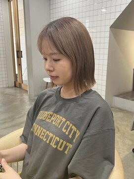 スート(suit.) 大人可愛い外ハネ切りっぱなしボブ