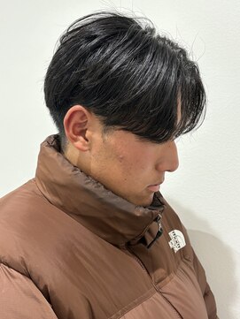 ヒュイル バイ ニアウ(Hwyl by Niau) メンズマッシュセンターパートスパイラルパーマニュアンスパーマ