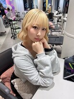 ユーフォリア 渋谷グランデ(Euphoria SHIBUYA GRANDE)&nbsp;ホワイトブロンド　ブロンドヘア　ミニボブ　ハイトーン　YUKI